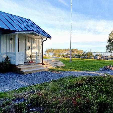 Stuga Med Havsutsikt Robertsfors Esterno foto