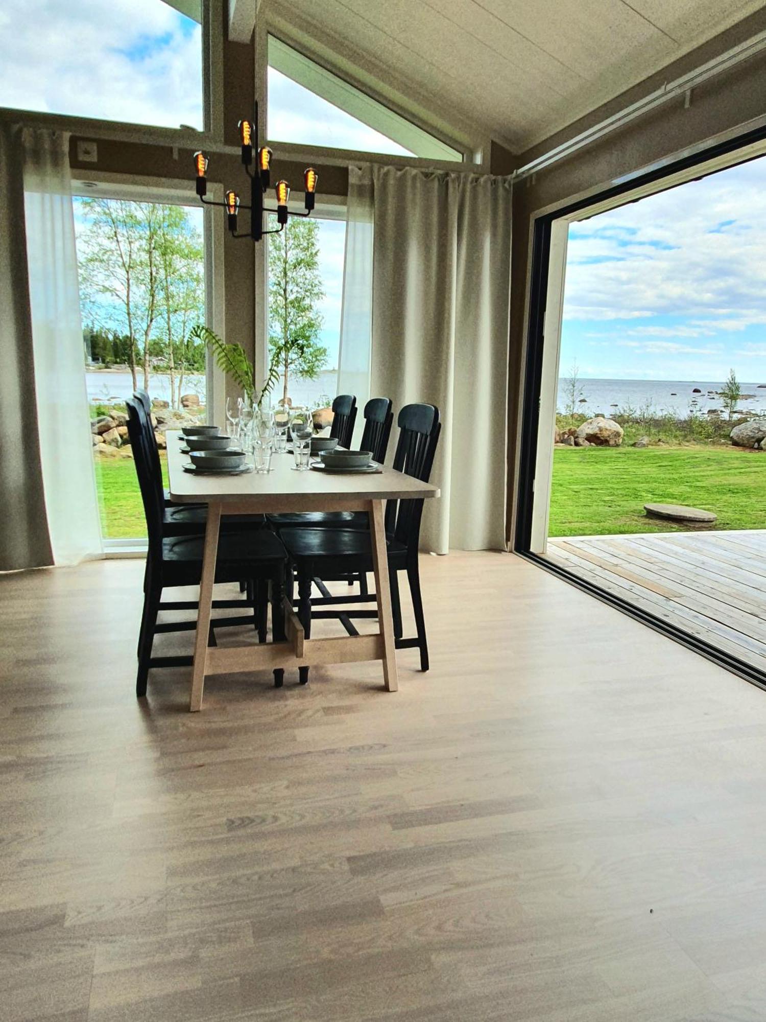 Stuga Med Havsutsikt Robertsfors Esterno foto