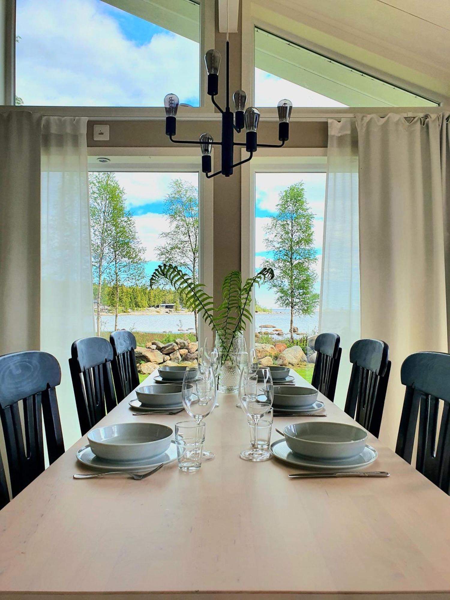 Stuga Med Havsutsikt Robertsfors Esterno foto