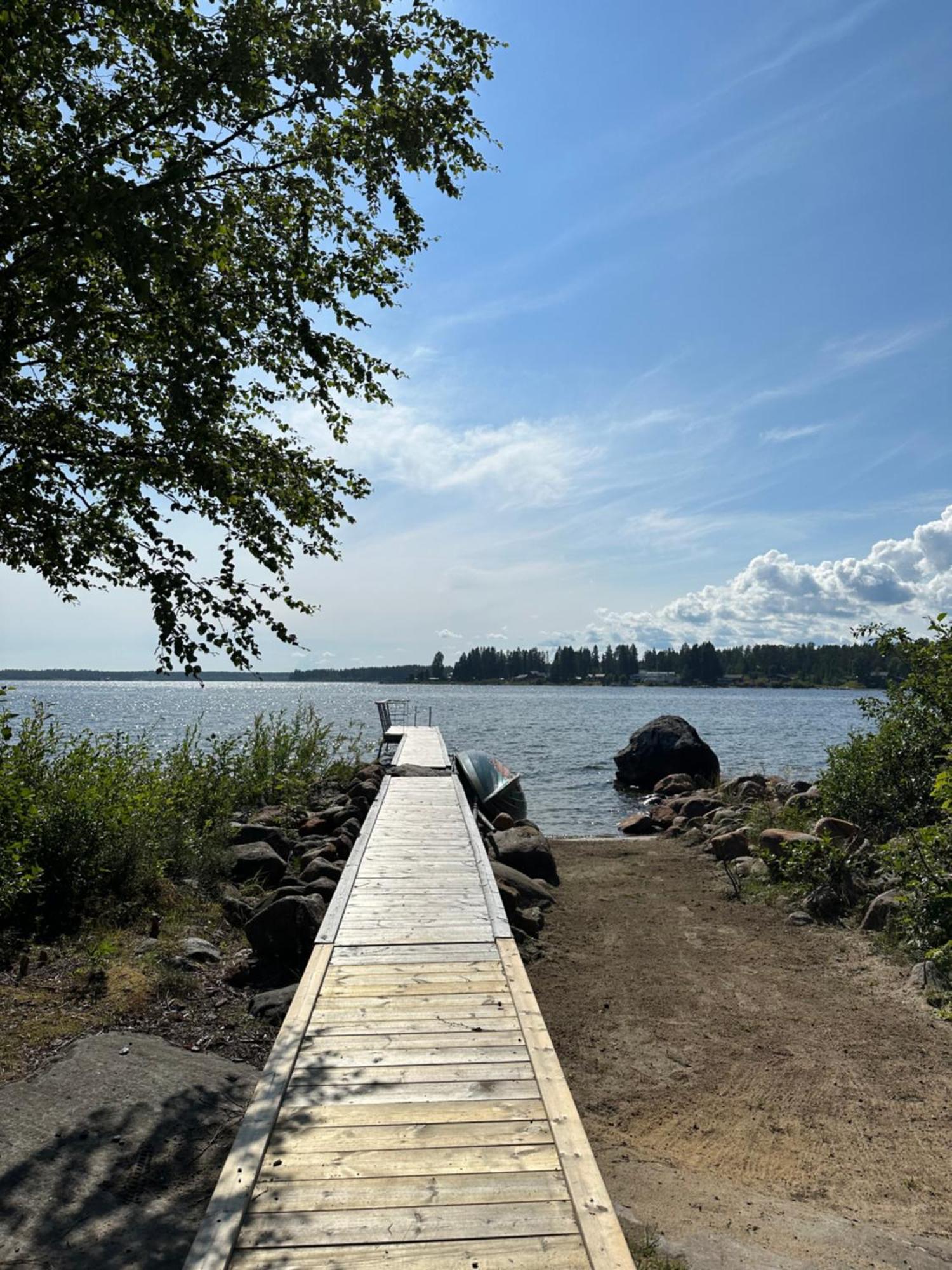 Stuga Med Havsutsikt Robertsfors Esterno foto