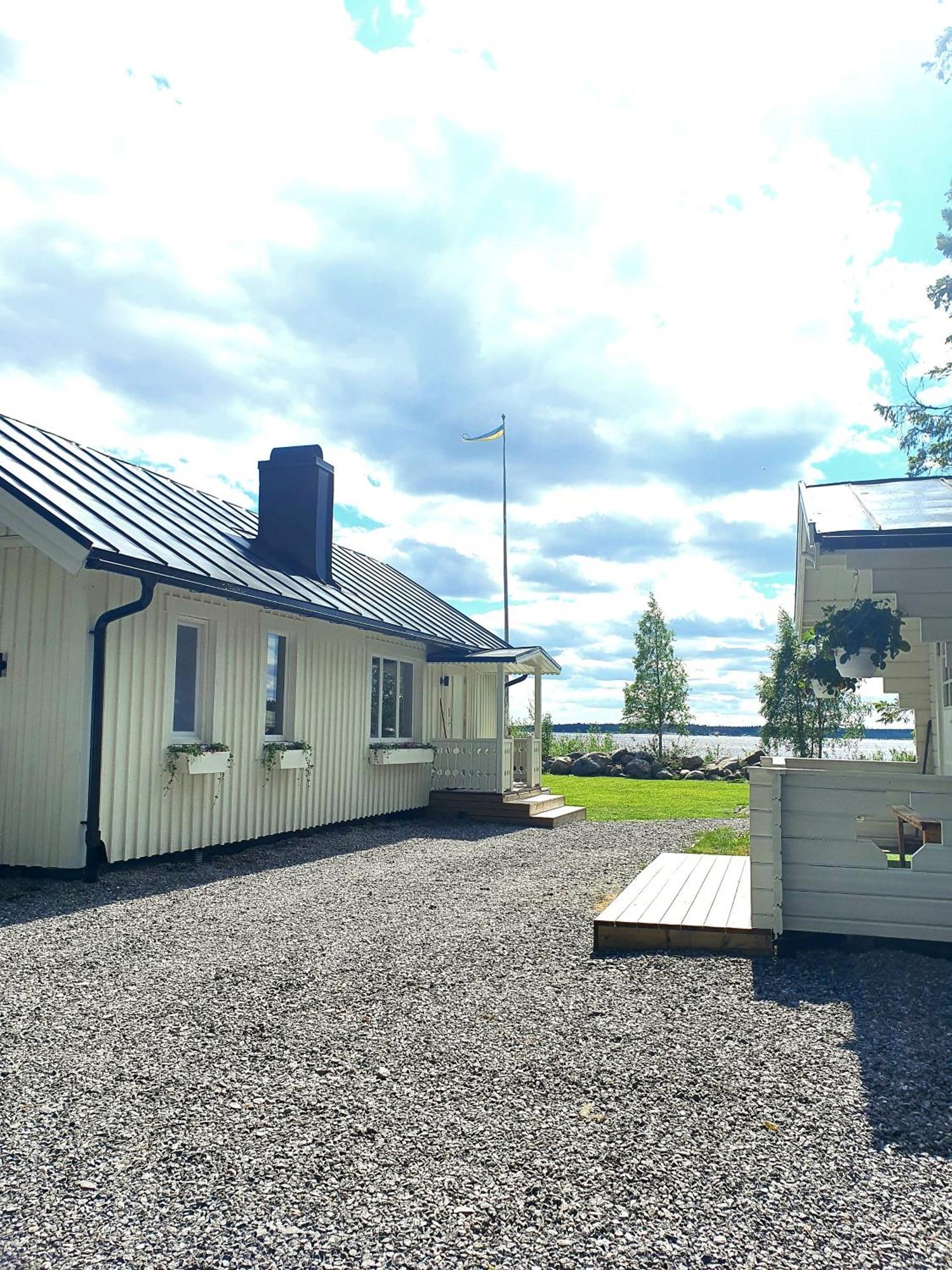 Stuga Med Havsutsikt Robertsfors Esterno foto