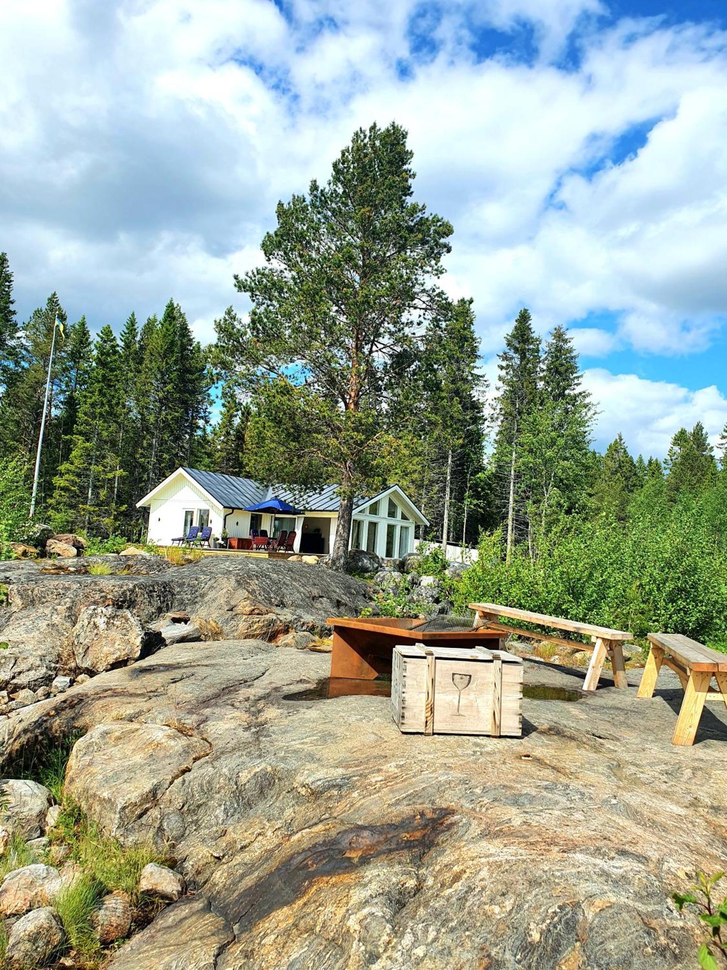 Stuga Med Havsutsikt Robertsfors Esterno foto